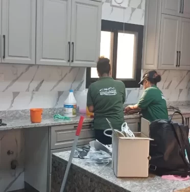 شركة تنظيف بالساعه الشارقه وعجمان