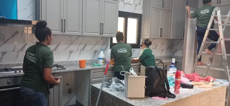 شركة تنظيف بالساعه الشارقه وعجمان